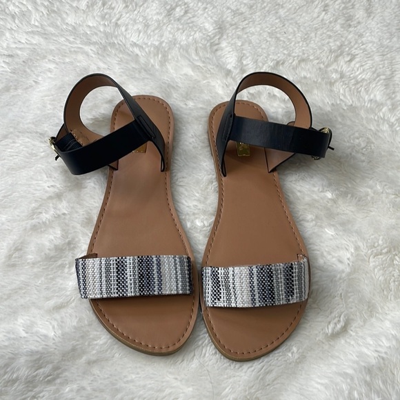 Black‎ and white Sandals - Picture 7 of 7